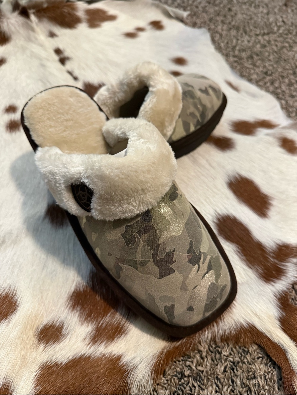 Ariat Women's Camo Slip-On Slippers with Cream Faux Fur Collar